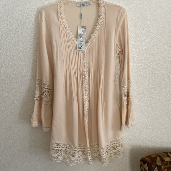 SOLITAIRE Lace Trim Tunic - Picture 14 of 16